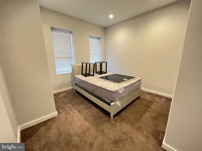 Building Photo - 933-35-935 Belmont Ave