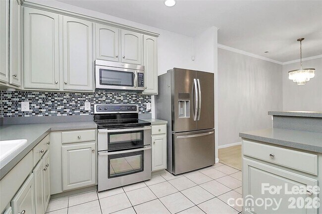 Building Photo - 10978 Princeton Village Dr