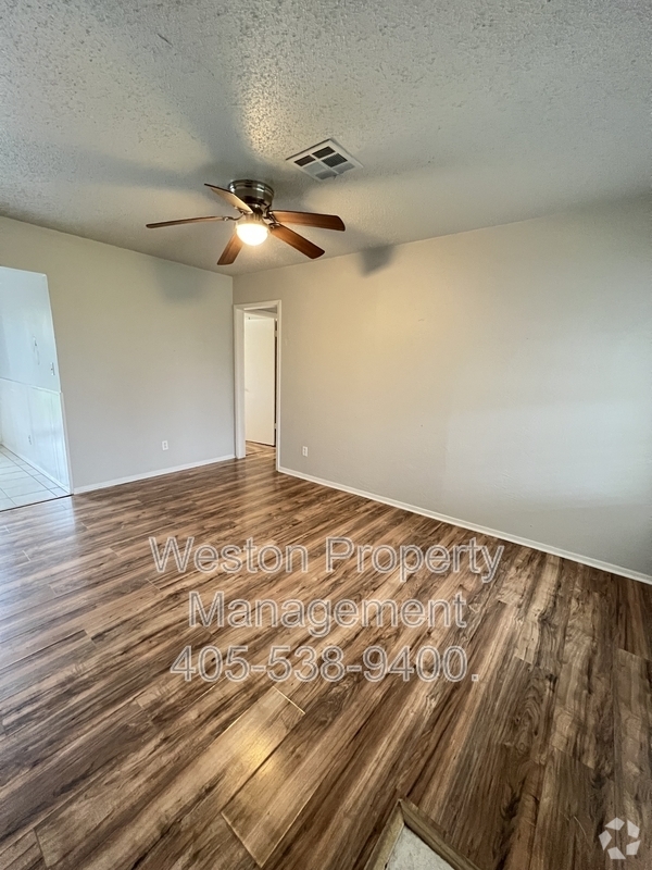 Building Photo - 2909 SW 65th Pl