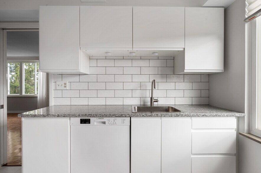 kitchen - 19425 Van Aken Blvd