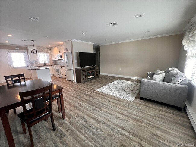 Building Photo - 44 Trent Ct