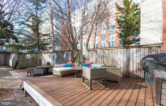 Building Photo - 726 3rd St NE