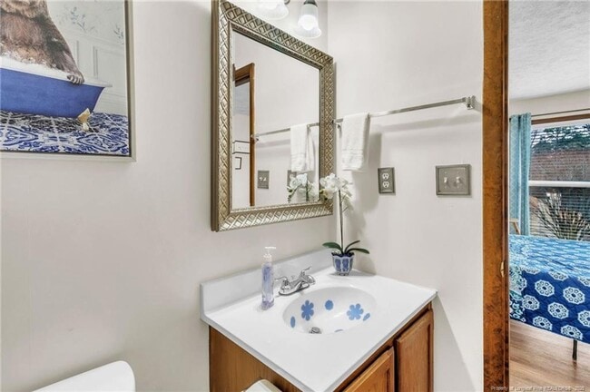 Building Photo - 2 Bedrooms 2.5 Bathrooms Townhouse