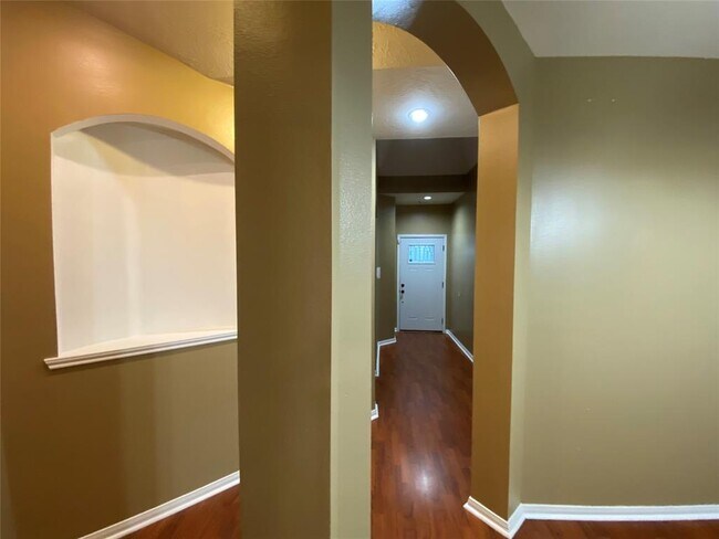 Building Photo - 15943 Breanna Ln