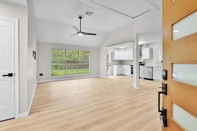 Building Photo - 2601 Village Circle Dr Dr
