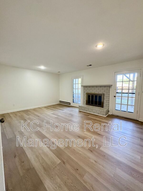 Building Photo - 10205 CedarBrooke Ln