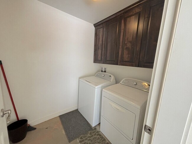 Building Photo - 3862 Desert Willow Cir