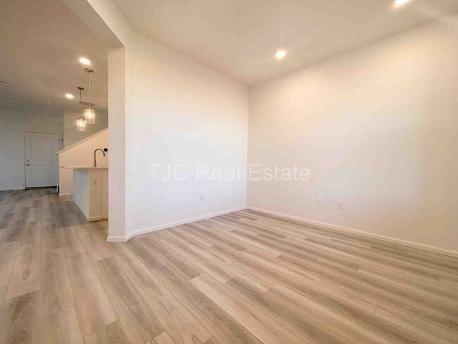 Building Photo - 6278 N Nepal Ct