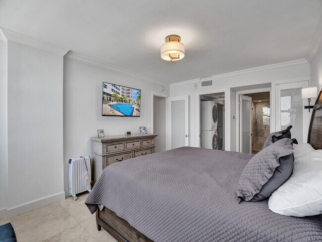 Building Photo - 209 N Fort Lauderdale Beach Blvd