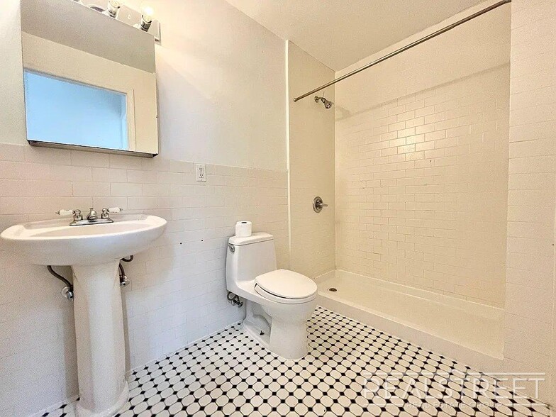 Building Photo - Melrose Street