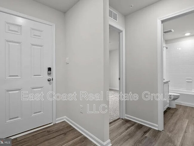 Building Photo - 672 Armstrong Ave