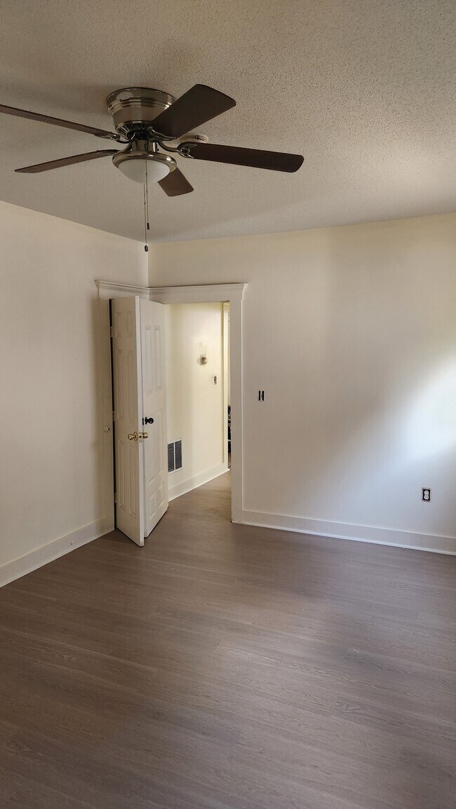 Building Photo - 61 Wilson St