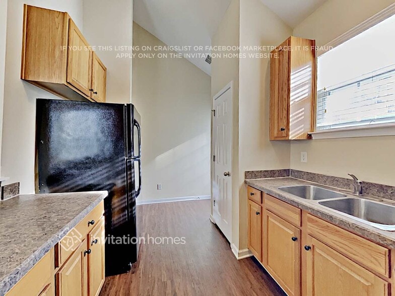 Building Photo - 5107 Abercromby St