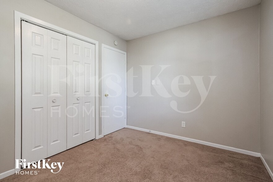 Building Photo - 5411 Padre Ln