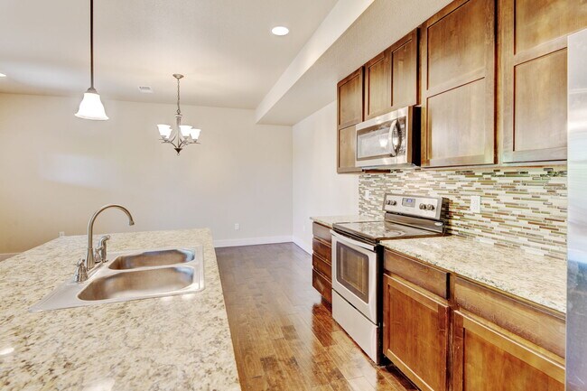 Building Photo - 2107 Sandbur Dr