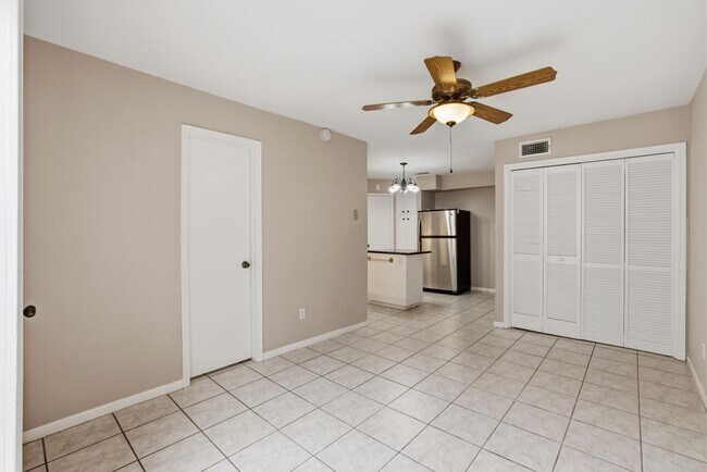 Building Photo - 2 River Creek Way