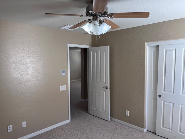 Building Photo - Wonderful 4-Bedroom Home with Loft & Den i...