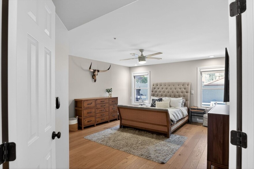 Building Photo - 8807 E Dahlia Dr