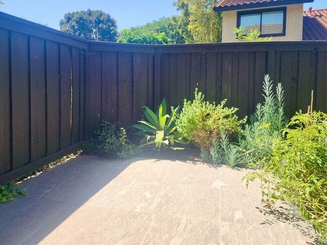 Building Photo - 5151 Walnut Ave