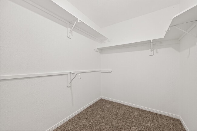 Building Photo - 2627 Double Lake Dr