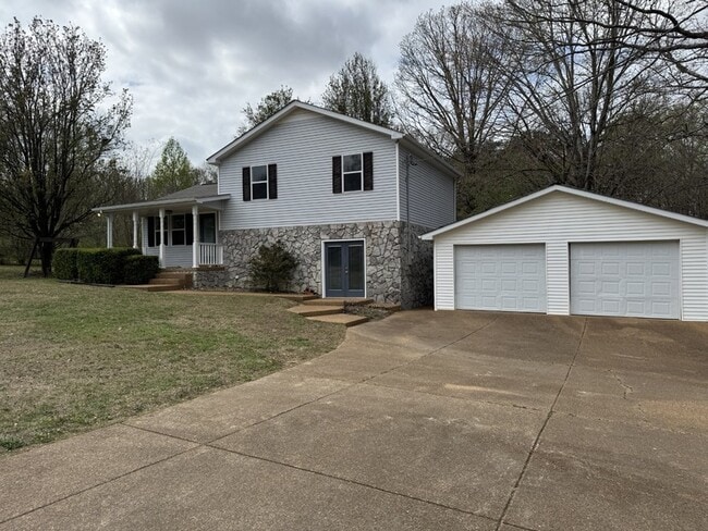 Building Photo - 10125 N Twin Springs Rd