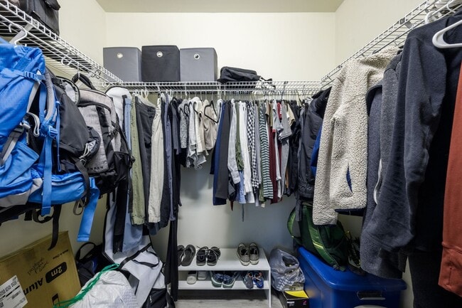 Building Photo - Bright and Spacious 3 Bedroom Home in Chesterfield ***Available Early March***