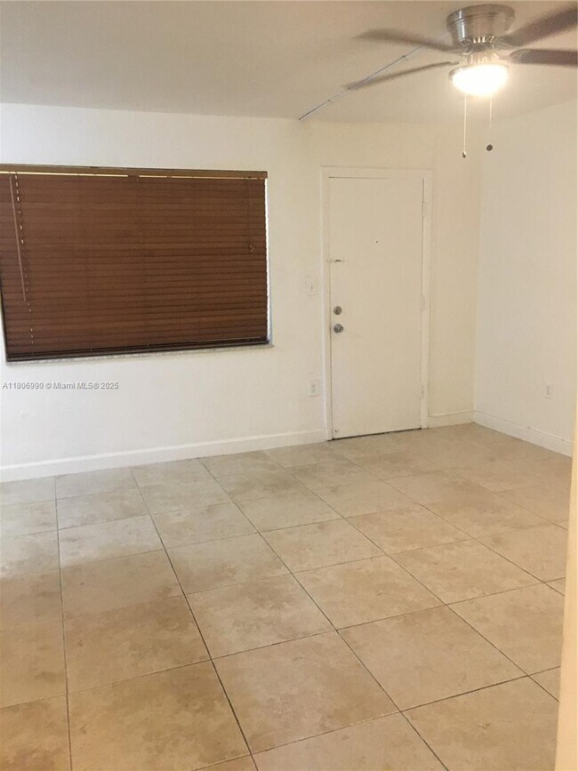 Building Photo - 4450 SW 67th Ave