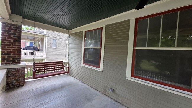 Building Photo - Beautiful 2BR 1BA unit w/ Covered Porch in Downtown Liberty