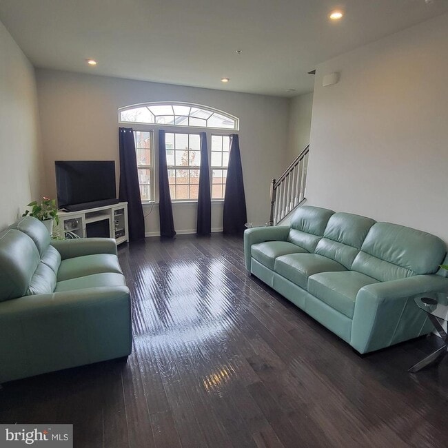 Building Photo - 2922 Glendale Ave