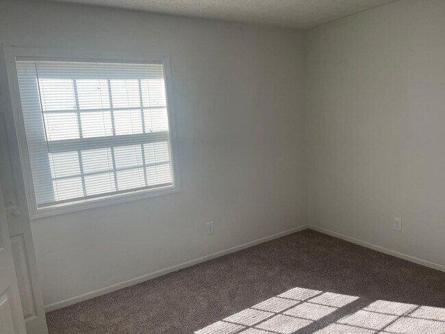 Building Photo - Modern 2-Bed, 1-Bath Oasis with Central Air and Gourmet Kitchen