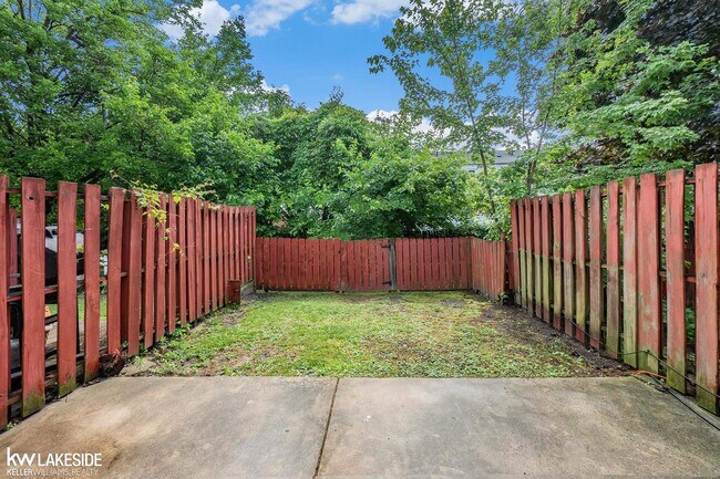 Building Photo - 37334 Matthew Ct