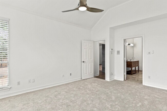 Building Photo - 545 Oak Hill Dr