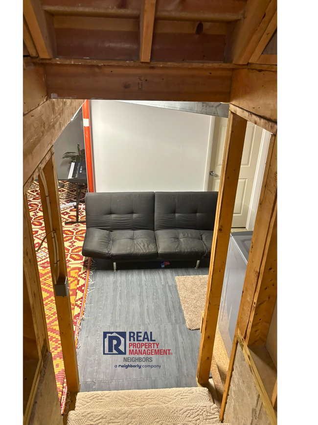 Building Photo - Three Bed, Two Bath Furnished Home Availab...