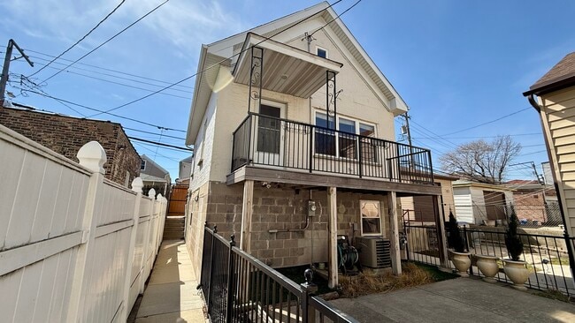 Building Photo - 2918 S Poplar Ave