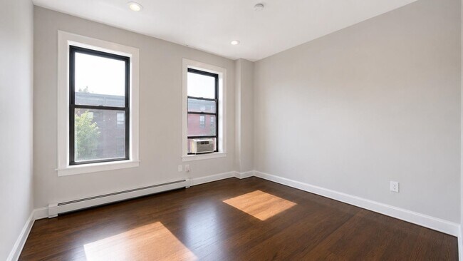 Building Photo - 221 Brunswick St