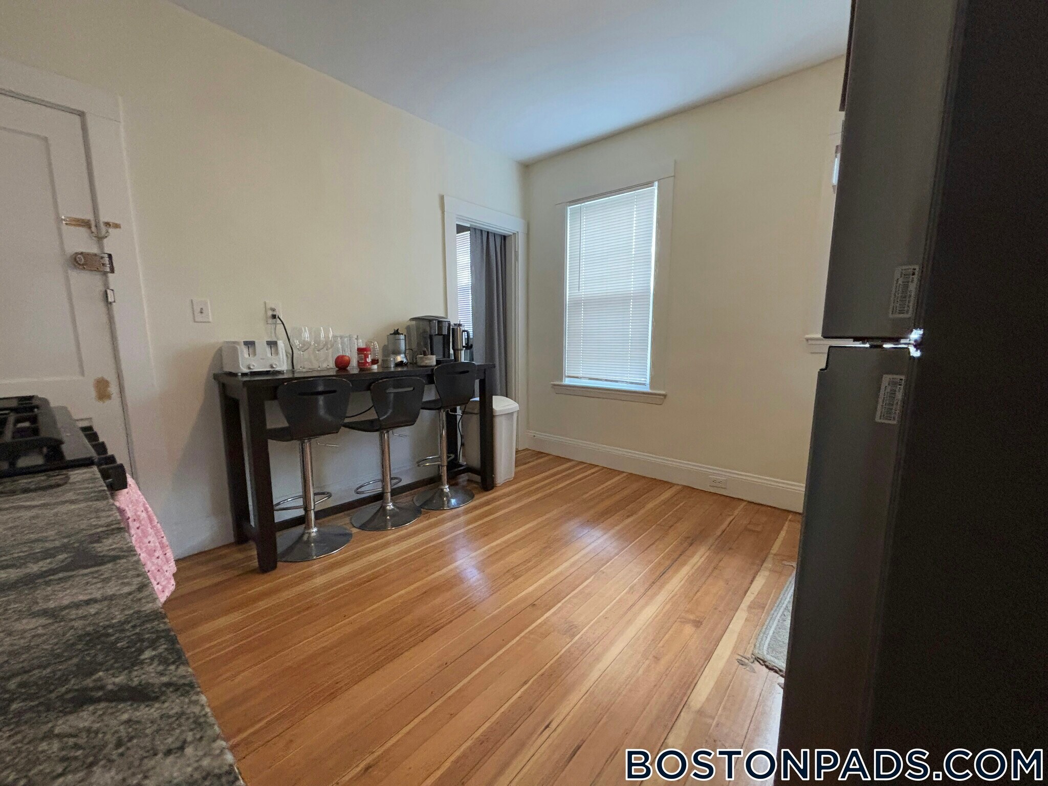 Building Photo - 44 Fairbanks St