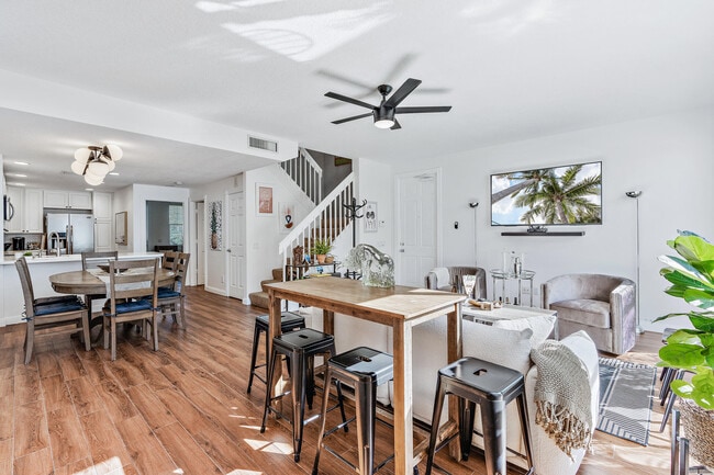 Building Photo - 116 Caravelle Dr