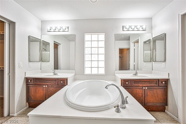 Building Photo - 7560 Trendy Ct