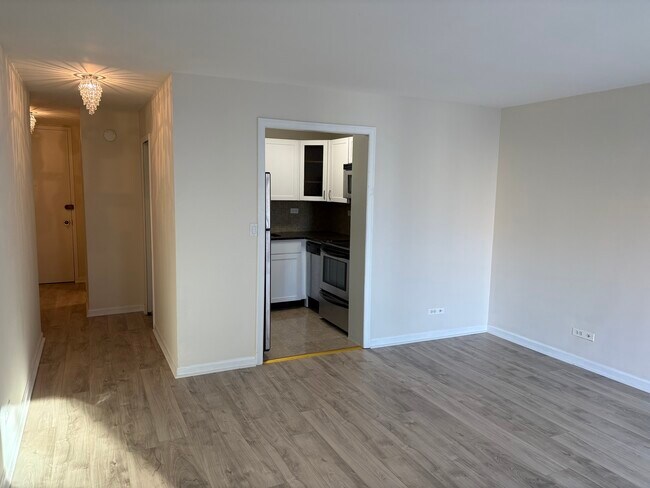 Building Photo - 21 W Goethe St