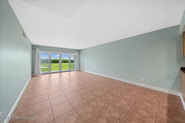 Building Photo - 1321 S Miramar Ave