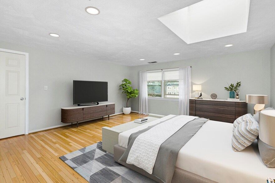 Master Bedroom - 1218 Vfw Pky