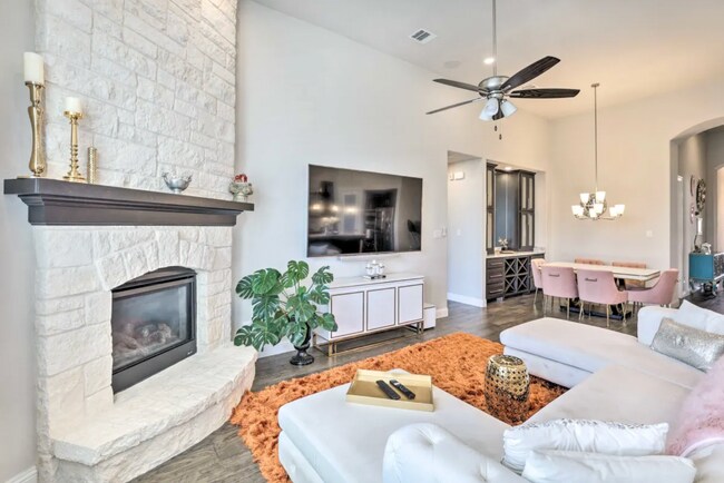 Building Photo - 1563 Jocelyn Dr