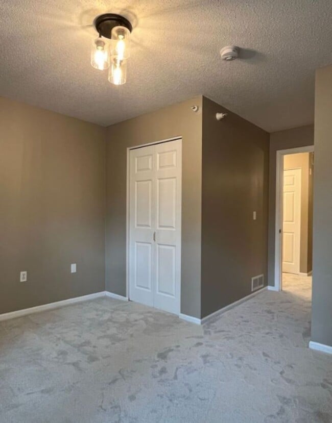 Building Photo - Stylish North Loop Living for $3,499/month...