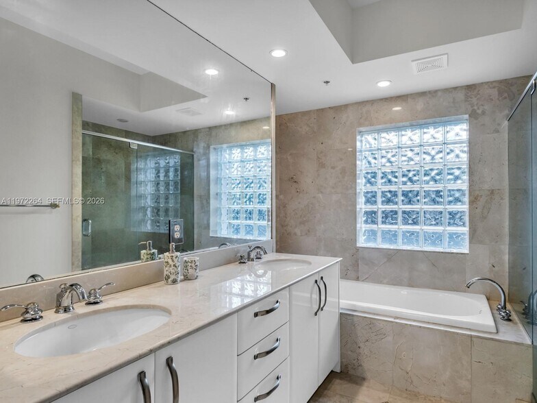 Building Photo - 2051 SE 3rd St