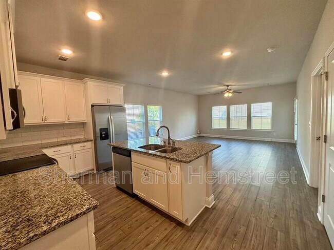 Building Photo - 1101 Clareton Dr