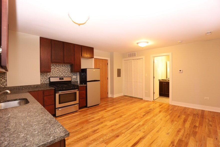 Building Photo - 553 W Arlington Pl