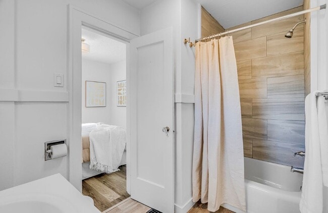 Building Photo - 2 bedroom, 1 bath house now available in North Portland! Piedmont Neighborhood!