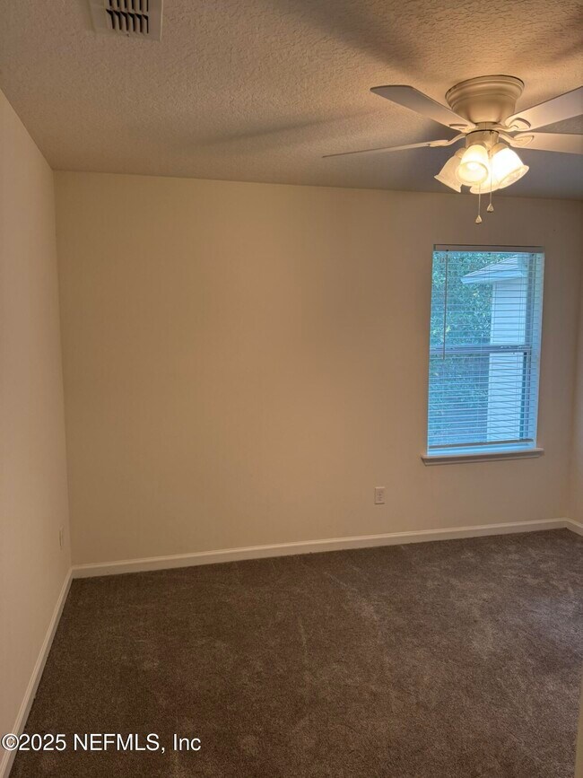 Building Photo - 348 Auburn Oaks Rd E