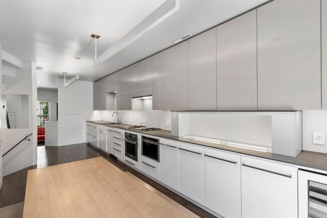 Building Photo - 103 Pacchetti Way