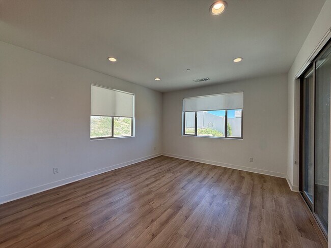 Building Photo - 39338 Stirrup Ct